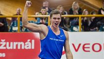 Adam Sebastian Helcelet z Olympu Praha se raduje v tyčkařském sektoru. | na serveru Lidovky.cz | aktuální zprávy