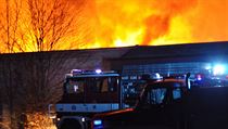 Požár průmyslového komplexu ve Zvoli u Prahy. | na serveru Lidovky.cz | aktuální zprávy