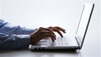 Hlídáte svou digitální stopu? Pozor, na co klikáte, internetoví šmejdi řádí stále více Práce s počítačem – ilustrační foto. | na serveru Lidovky.cz | aktuální zprávy