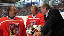 Milan Hnilička, Dušan Salfický a Josef Augusta v dobrém rozmaru. | na serveru Lidovky.cz | aktuální zprávy