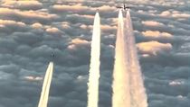 Indický Boeing 777 doprovázený německými Eurofightery u Kolína nad Rýnem. | na serveru Lidovky.cz | aktuální zprávy