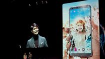 Prezident spolenosti LG Juno Cho pedstavuje nov mobiln telfon G6.