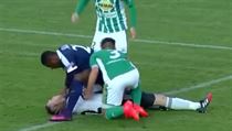 Francis Kone zachraňuje Martina Berkovce. | na serveru Lidovky.cz | aktuální zprávy