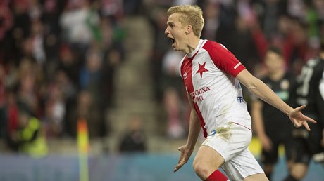 Kanonádu Slavie odstartoval u v 6. minut Michal Frydrych.