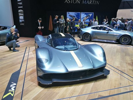 Aston Martin Valkyrie na autosalonu v enev