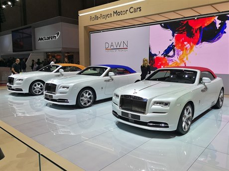 Rolls-Royce Dawn na autosalonu v enev