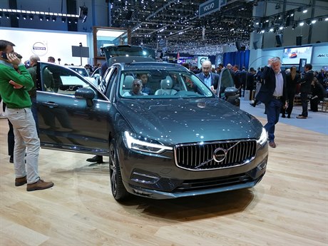 Volvo XC60 na autosalonu v enev