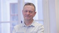 Jiří Šípek, docent sociální psychologie. Jiří Šípek, docent sociální psychologie.