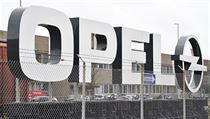 Logo Opelu před továrnou v německém Kaiserslauternu. | na serveru Lidovky.cz | aktuální zprávy