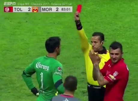 Karetní mariá pi osmifinále mexického poháru Toluca vs Morelia Monarchas.