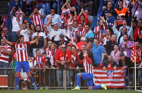 Radost fotbalist Atlétika Madrid v zápase se Sevillou.