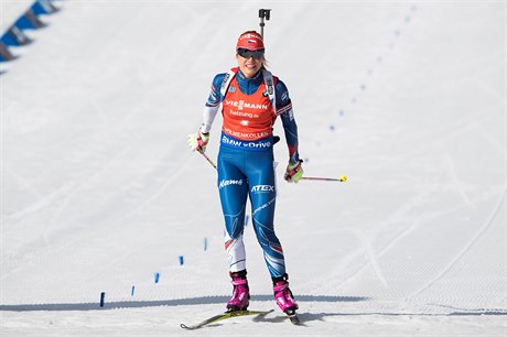 Gabriela Koukalová si dojídí pro druhé místo ve stíhace.