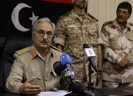 Libyjský generál Chalífa Haftar u v minulosti oznámil, e se vypoádá s...