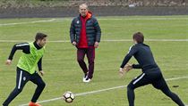 Nový trenér fotbalistů Sparty Petr Rada (uprostřed) absolvoval s týmem 14.... | na serveru Lidovky.cz | aktuální zprávy