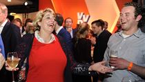 lenov Lidov strany pro svobodu a demokracii (VVD) oslavuj vtzstv.
