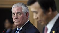 Rex Tillerson a jihokorejsk ministr zahraninch vc Yun Byung-se v na...