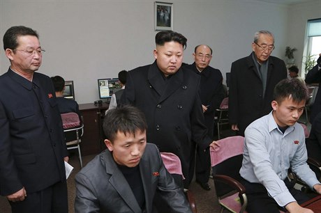 Kim ong-un na inspekci (ilustraní foto)