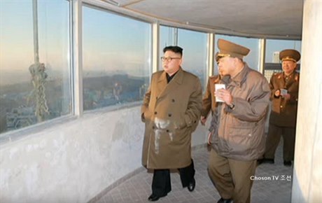 Kim ong-un v umazaném kabátu.
