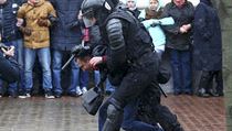 Policie zasahuje proti protestujcm v Minsku