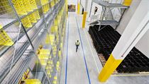 Sklad Amazonu ve středočeské Dobrovízi. | na serveru Lidovky.cz | aktuální zprávy