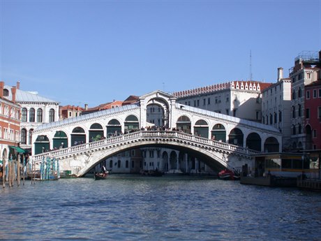 Most Rialto v Benátkách - ilustraní foto.