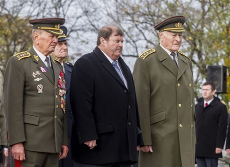 Pedseda eského svazu bojovník za svobodu Jaroslav Vodika (uprosted).