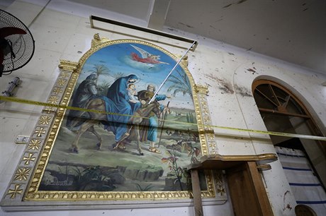 Stopy po výbuchu v koptském kostele.