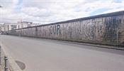 Jeden z vtch pozstatk Berlnsk zdi.