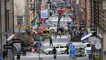 Pohled na ulici, kde nkladn vz ve Stockholmu 7. dubna 2017 vjel do chodc na...