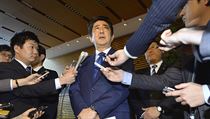 Japonsk premir Shinzo Abe podpoil Spojen stty v nletu na syrskou zkladnu.