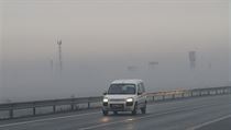 Smog z aut - ilustrační foto. Smog z aut - ilustrační foto.