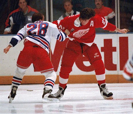 Bob Probert pi bitce s Tiem Domim