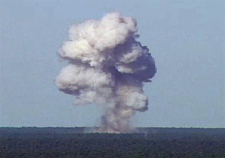Obrovskou bombu s pezdívkou Matka vech bomb vypustili Ameriané z letadla...