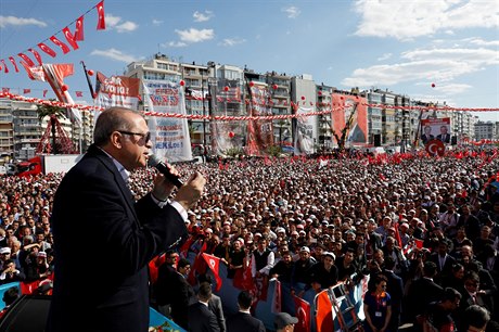 Turecký prezident Recep Tayy&#305;p Erdo&#287;an ped davem píznivc v...