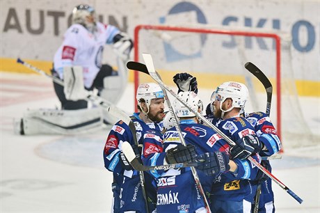 Hokejisté Komety Brno vdí, e nyní u si titul mohou prohrát jen sami.