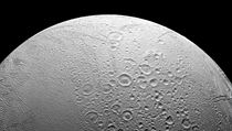 Enceladus m vechny podmnky pro ivot