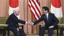 Americký viceprezident Mike Pence se potkal v Tokiu s premiérem Šinzó Abem. | na serveru Lidovky.cz | aktuální zprávy