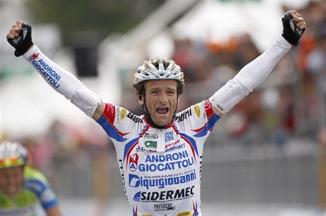 Vítz Gira d'Italia z roku 2011 Michele Scarponi.