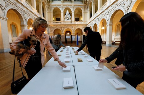 Hlasovací místnost v Lyonu.