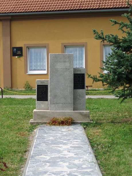 Pomník obtem první svtové války ve Svídnici je po rekonstrukci.