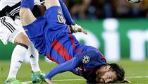 Barcelona vs. Juventus, Messi na trávníku, zastavil ho Miraljem Pjanič. | na serveru Lidovky.cz | aktuální zprávy