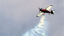 Přední český pilot Petr Kopfstein se představil v letounu Extra 330 SC. | na serveru Lidovky.cz | aktuální zprávy
