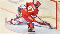 Nikita Gusev z Ruska překonává českého brankáře Petra Mrázka. | na serveru Lidovky.cz | aktuální zprávy