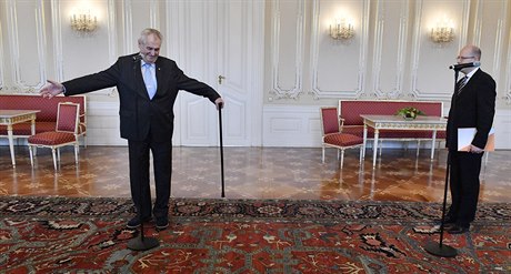 Prezident Milo Zeman pijal premiéra Bohuslava Sobotku, 2017.