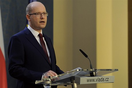 Premiér Bohuslav Sobotka (SSD) oznámil na tiskové konferenci v Praze, e...