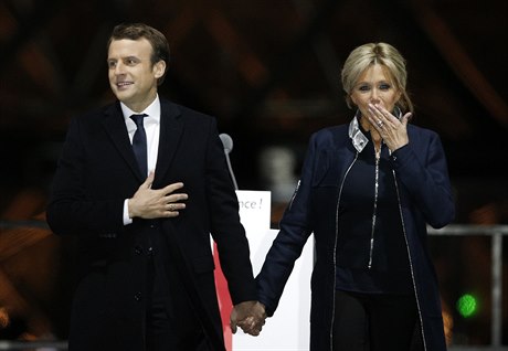 Nov zvolený francouzský prezident E. Macron se svou enou.
