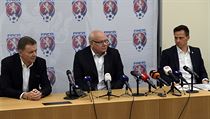 Zleva II. místopředseda za Čechy Roman Berbr, I. místopředseda za Moravu Zdeněk... | na serveru Lidovky.cz | aktuální zprávy