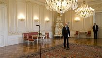 Zeman opustil sál ještě během hovoru premiéra Sobotky. | na serveru Lidovky.cz | aktuální zprávy
