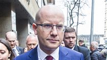 Bohuslav Sobotku při pietním aktu k 5. květnu. | na serveru Lidovky.cz | aktuální zprávy