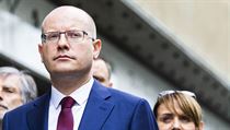 Bohuslav Sobotku při pietním aktu k 5. květnu. | na serveru Lidovky.cz | aktuální zprávy